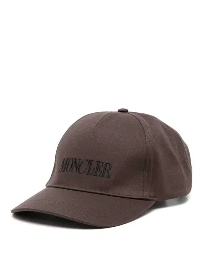 Moncler Embroidered Logo Baseball Cap In Marrón