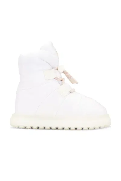 Moncler Gaia Pull Snow Boot In Multicolor