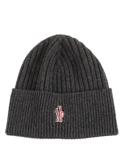 Moncler Grenoble Logo Patch Knit Beanie In Grey