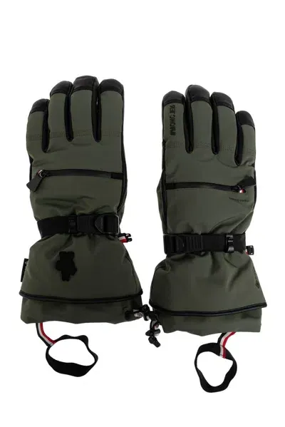 Moncler Grenoble Logo Patch Panelled Gloves In Green