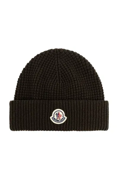 Moncler Logo Patch Beanie In Green