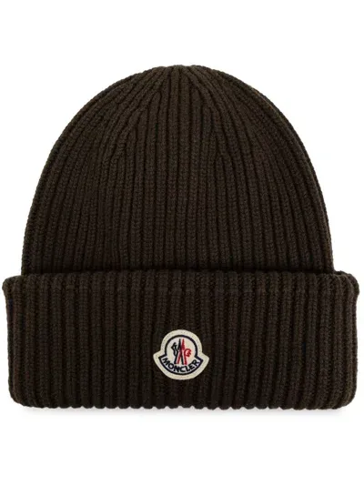 Moncler Logo Patch Beanie In Green