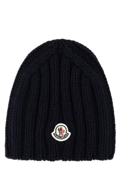 Moncler Logo Patch Knit Beanie In Navy