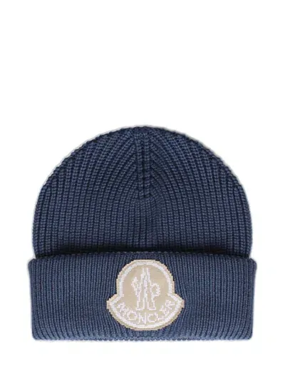 Moncler Logo Patch Ribbed Beanie In Blue