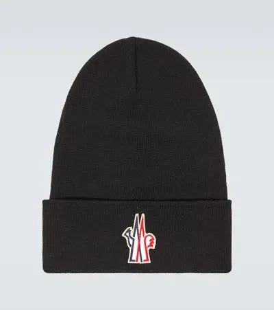 Moncler Logo Virgin Wool Beanie In Black