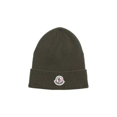 Moncler Ribbed Knit Beanie In Green