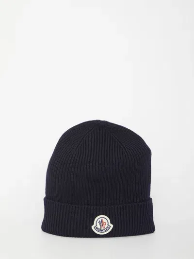 Moncler Wool Beanie With Logo In Black