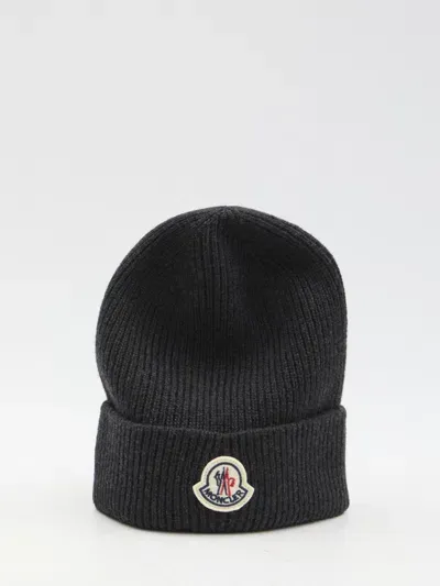 Moncler Wool Beanie With Logo In Grey