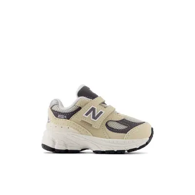 New Balance Infants' 2002 Hook & Loop In Sandstone/magnet