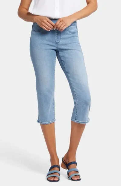 Nydj Dakota Side Slit Pull-on Capri Jeans In Corfu