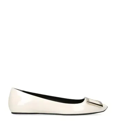 Roger Vivier Patent Trompette Ballet Flats In Ivory