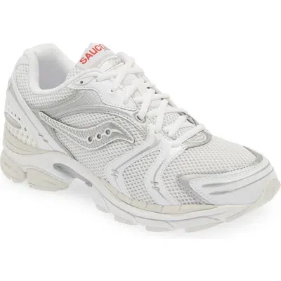 Saucony Progrid Triumph 4 Sneaker In White/silver