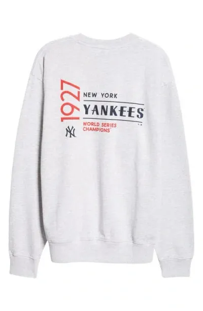 Sporty And Rich Sporty & Rich Champions Crewneck Graphic Sweatshirt In Heather Gray