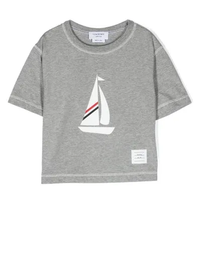 Thom Browne T-shirt Mit Grafischem Print In Grey