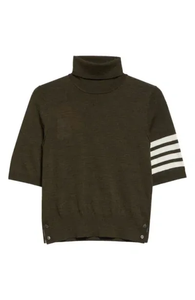 Thom Browne Relaxed Fit 4-bar Short Sleeve Virgin Wool Blend Turtleneck Sweater In Dark Green