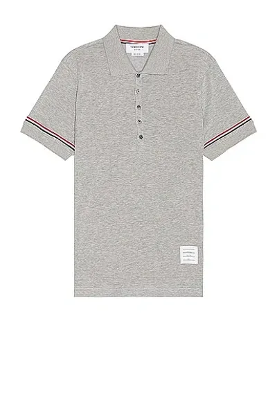 Thom Browne Rwb Stripe Short Sleeve Rib Cuff Polo In Medium Grey