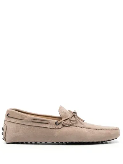 Tod's Loafer Aus Wildleder In Neutrals