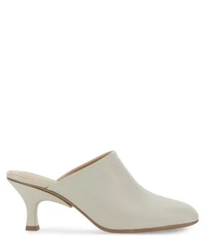 Tod's Pumps In White