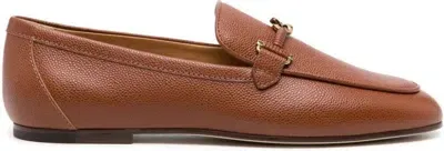 Tod's Knot-plaque Leather Loafers In Brown