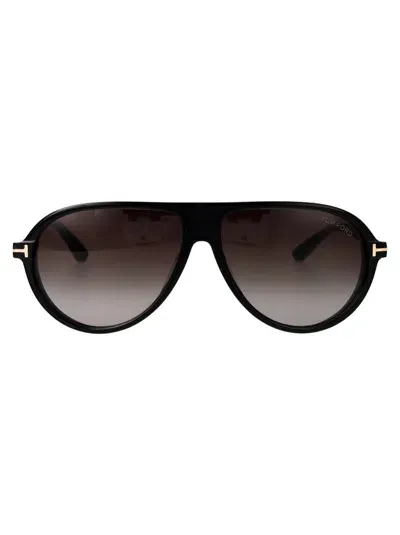 Tom Ford Sunglasses In 01b Nero Lucido / Fumo Grad