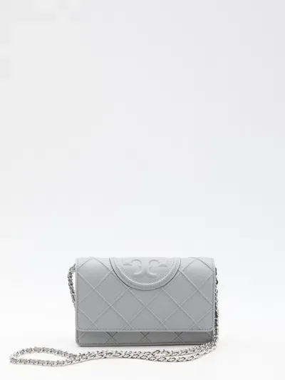 Tory Burch Fleming Soft Grained Chain Wallet In Grey