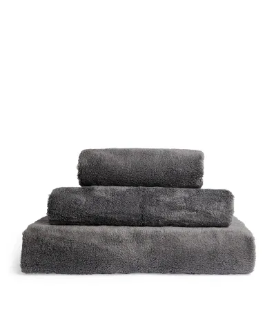 Uchino Blissful Bath Towel In Gray