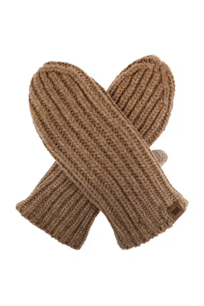 Ugg Logo Patch Chunky Ribbed Gloves In Beige