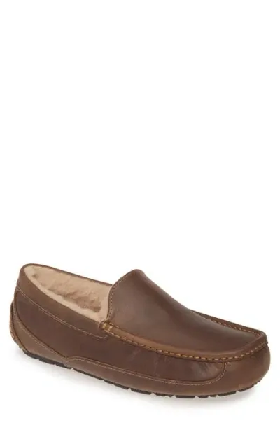 Ugg(r) Ascot Leather Slipper In Tan Leather