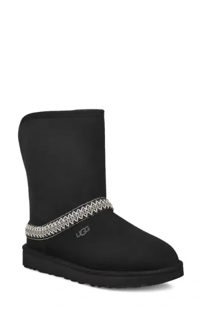 Ugg(r) Classic Short Crescent Bootie In Black