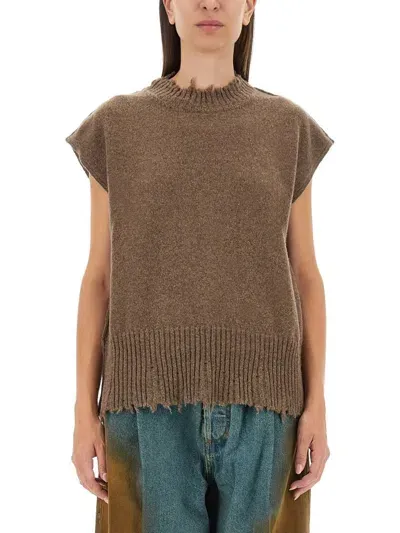 Uma Wang Frayed Knitted Sleeveless Top In Dove