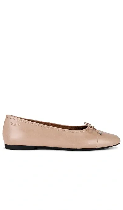 Vagabond Jolin Bow Flat In Tan