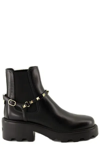 Valentino Garavani Rockstud Round Toe Boots In Black