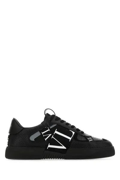 Valentino Garavani Sneakers In Black