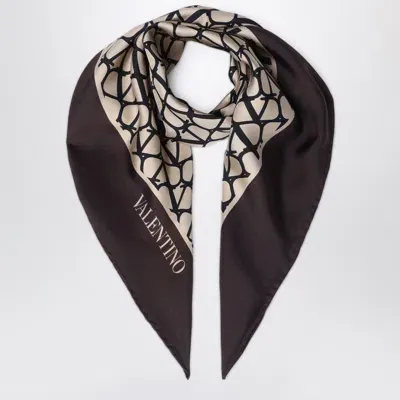 Valentino Women's Toile Iconographe Beige/black Silk Scarf | 5w2ei114wyt In Cream