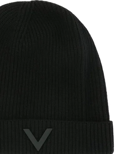 Valentino Garavani Vlogo Ribbed Beanie In Black