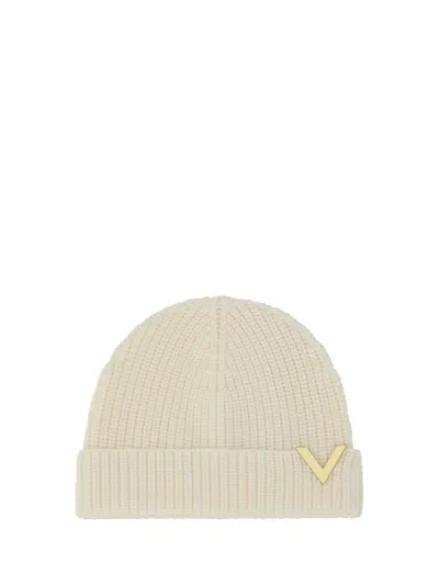 Valentino Garavani Valentino Logo Plaque Beanie In Cream