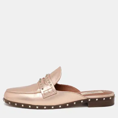 Pre-owned Valentino Garavani Metallic Rose Gold Leather Soul Rockstud Mules Size 36