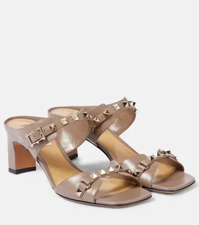 Valentino Garavani Rockstud 60 Leather Sandals In Beige