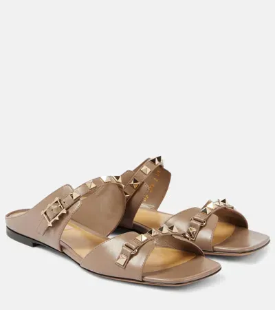 Valentino Garavani Sandalen Rockstud Aus Leder In Grau