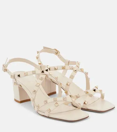 Valentino Garavani Sandalen Rockstud Aus Leder In Weiss