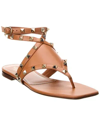 Valentino Garavani Rockstud Leather Thong Sandal In Beige