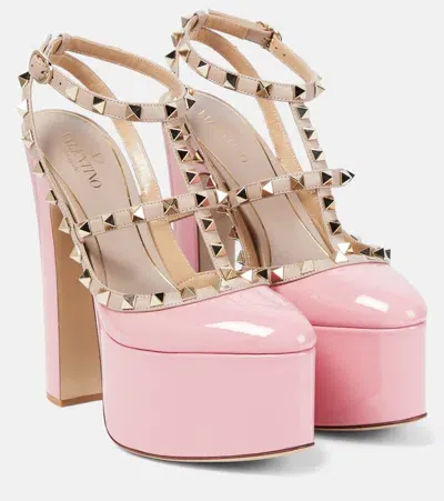 Valentino Garavani Rockstud Patent Leather Platform Pumps In Pink