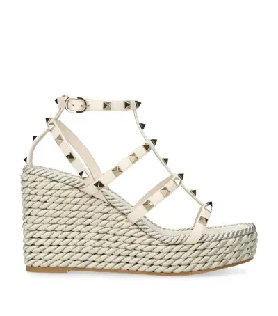 Valentino Garavani Rockstud Wedge Sandals 95 In Ivory