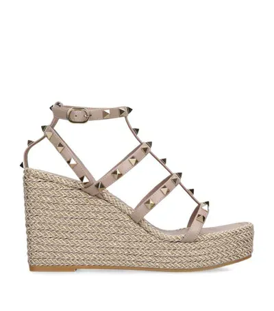 Valentino Garavani Rockstud Wedge Sandals 95 In Pink