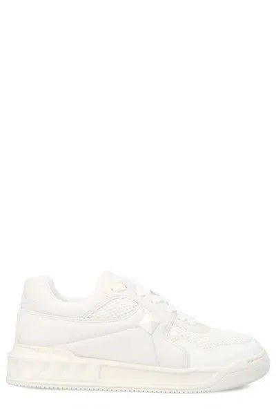 Valentino Garavani Valentino Sneakers In Bianco