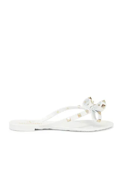 Valentino Garavani Summer Rockstud Thong Sandal In Bianco Ottico