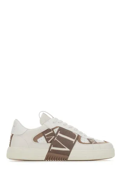 Valentino Garavani Vl7n Low Top Sneakers In White,clay