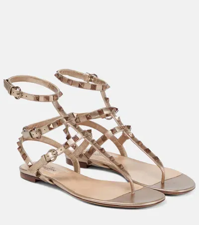 Valentino Garavani Vlogo Leather Thong Sandals In Neutrals