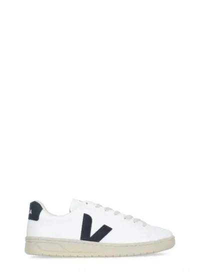 Veja Urca Cwl Sneakers In White