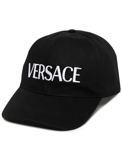 Versace Baseball Cap Tessuto Cotone Drill Accessorio Greca Metallizzato In Black